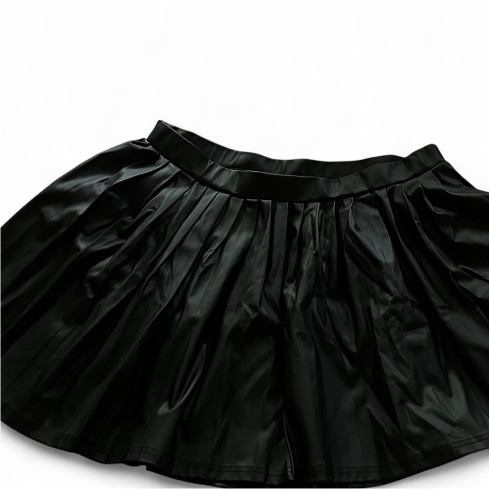 Elegant Black Pleated Skirt